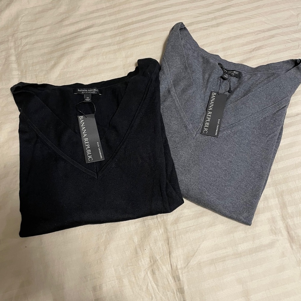 NWT 2 Banana Republic Silk Cashmere V-Neck Medium